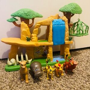 Disney Lion King Guard Defend The Pride Rock Land Jungle Playset Lair & Figures